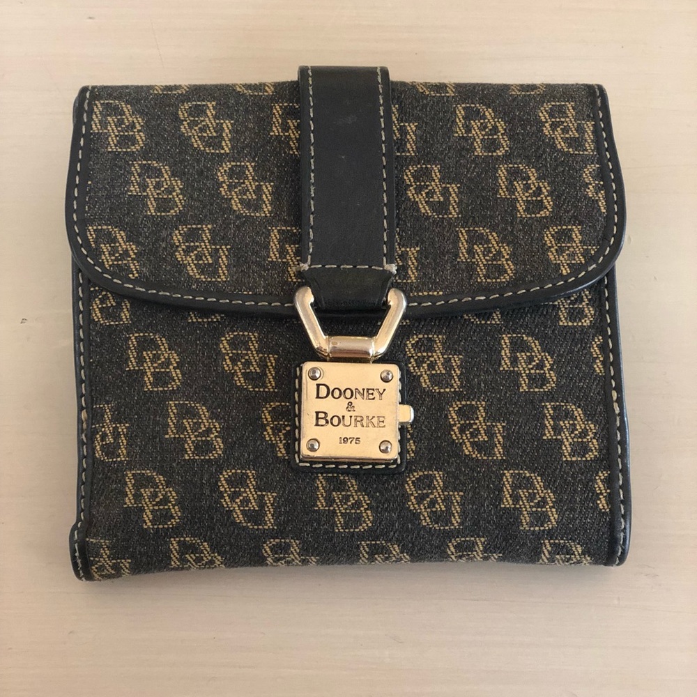 Dooney & Bourke wallet